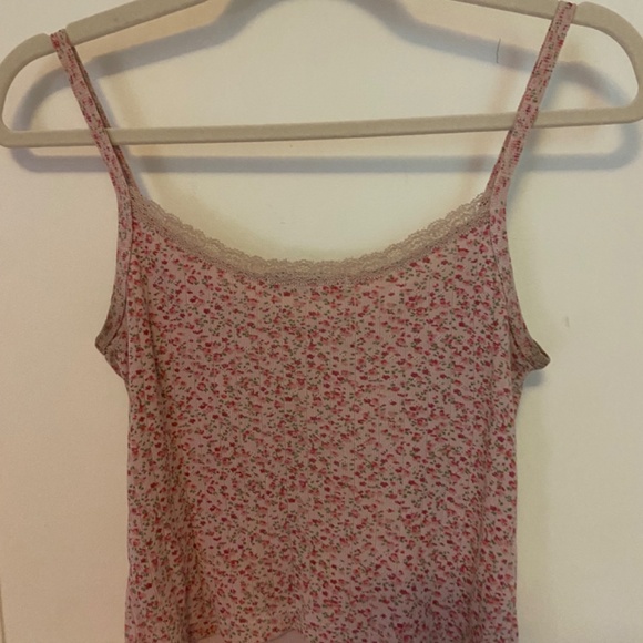 Brandy Melville Floral Tank Top - Picture 3 of 4